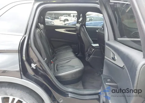 2019 Lincoln Nautilus Standard z USA, uszkodzony, nr VIN 2LMPJ6J90KBL42836